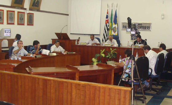 Vereadores reunidos na sessão que aconteceu na segunda-feira, 21