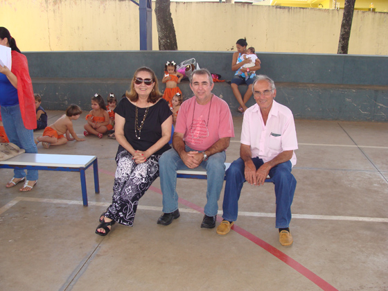 Dona Cacilda, Zinho Cantori e Nardo Gurjon apreciando o espetáculo circense