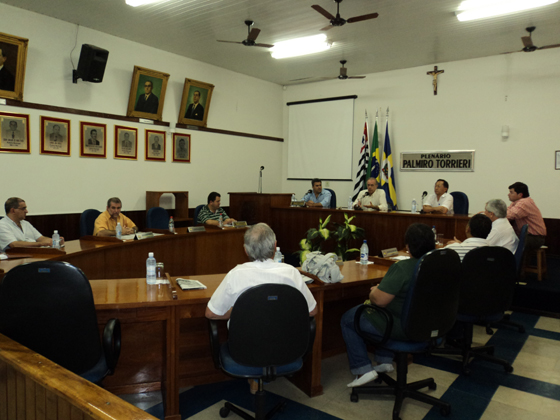 Vereadores cobram explicações do secretário de Saúde, do prefeito e responsáveis pelo setor de compras