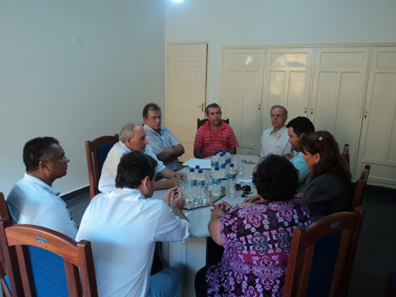 Legislativo e Executivo discutem o desmembramento de área para venda de terrenos