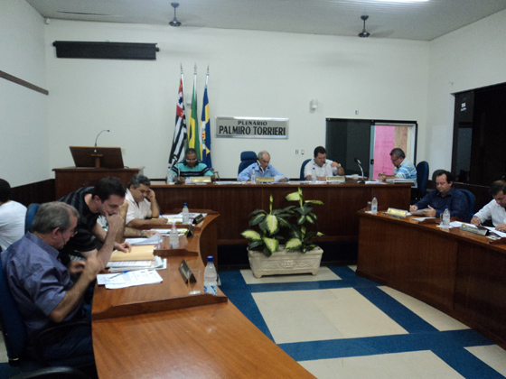 Vereadores durante a sessão ordinária do dia 16 de abril