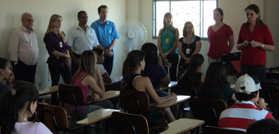 Vereador Toninho (o terceiro da esquerda para a direita) com a equipe responsável pelo desenvolvimento do PET, na aula inaugural