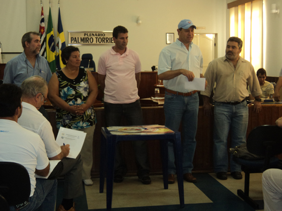 Vereadores Zinho Cantori e Onilda, secretário de Esportes Kelsion, diretor de Esportes, Paulo Garcia, e  Marcelo Otaviano