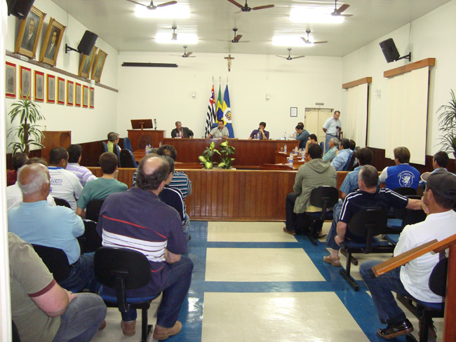 Público que participou da reunião com a diretoria do AMA