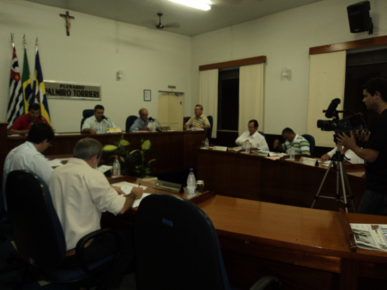 Vereadores durante a primeira sessão do mês