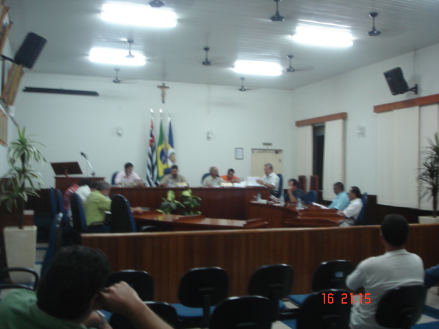 Vereadores durante a sesão do dia 16