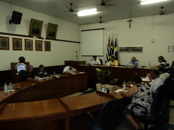 Vereadores reunidos no Plenário Palmiro Torrieri para a última sessão ordinária 