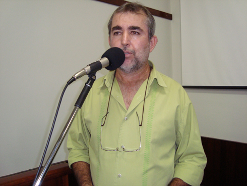 Zinho Cantori usa a tribuna na sessão do dia 5