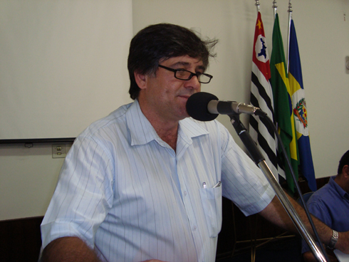 Dr. Lemo na tribuna durante a sessão do dia 5 de outubro