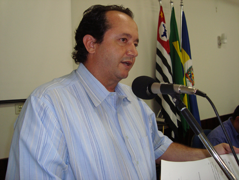 Vereador Té durante uso da tribuna