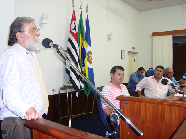 Dr. Siqueira durante o uso da Tribuna Popular