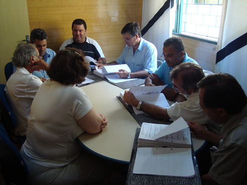 Vereadores examinam folhas de pagamento da prefeitura municipal