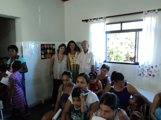 Mariângela Vicente Fonzar (diretora das creches), Antônia de Almeida (coordenadora) e o presidente Nardo Gurjon