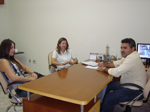 A nova estagiária da Câmara Municipal, Rita (funcionária da Acimap) e o presidente Marcelo Otaviano