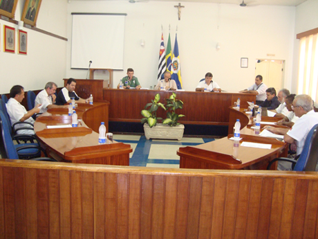 Vereadores com alguns dos participantes da audiência pública