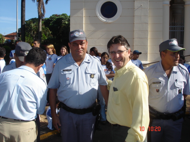 Sargento Marques recebe medalha do presidente Geromini