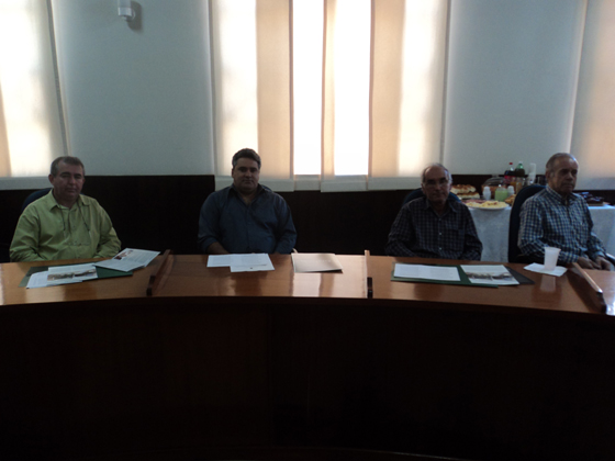 Vereadores Zinho Cantori, Marcelo Otaviano e Nardo Gurjon e o prefeito Gilberto Arroyo prestigiando o evento