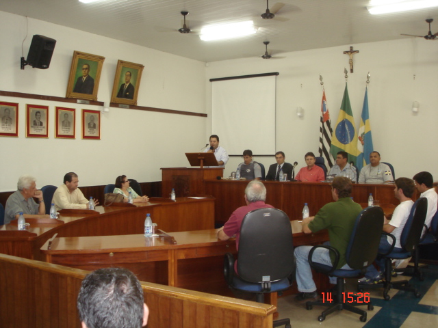 Autoridades presentes na reunião
