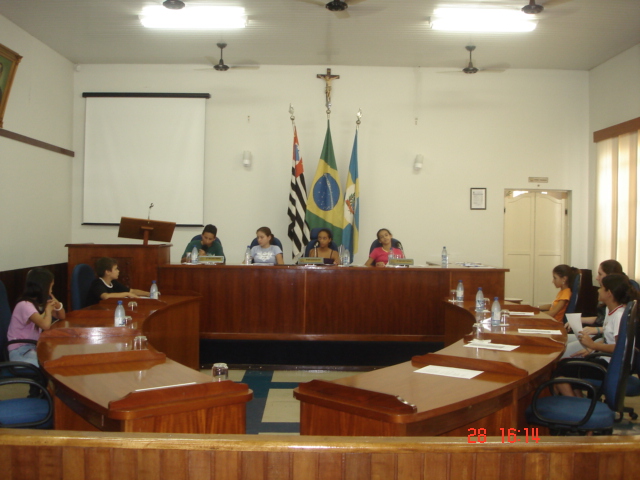 Vereadores mirins durante a sessão de maio