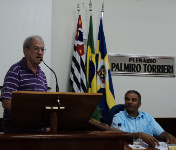 Paulo Guerra usa a tribuna para agradecer pelo terreno