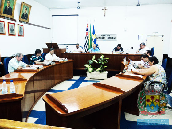 Vereadores durante a sessão ordinária do dia 21