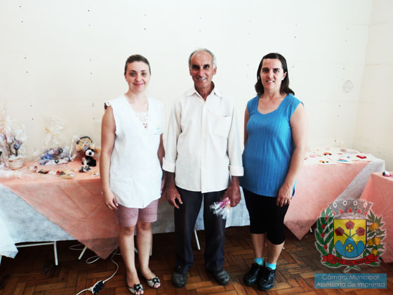 A psicopedagoga Daniele Arado Baricordi, o presidente da Câmara Municipal, Nardo Gurjon, e a funcionária da Apae, Adriana Bergamasco Rocha