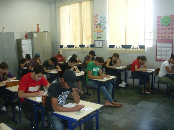 Alunos durante a prova no domingo, 22 de setembro